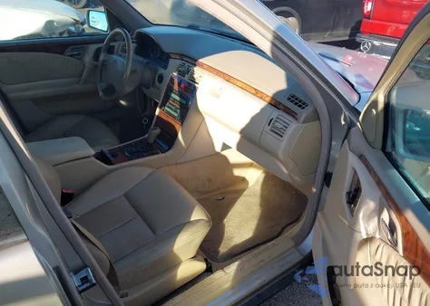 1998 Mercedes-Benz E 320 z USA, uszkodzony, nr VIN WDBJF65F0WA644098